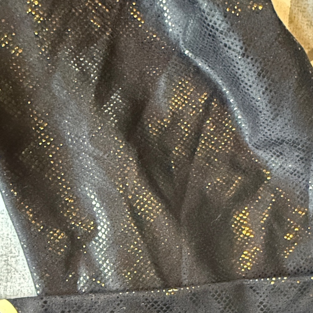 Peloton snakeskin Shimmering Black Leggings full length wear it to heart brand - Picture 4 of 4